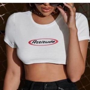 “Attitude” super crop tee🤍